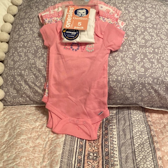 Gerber One Pieces Gerber Onesies 5 Pack With Bonus Onesie Poshmark